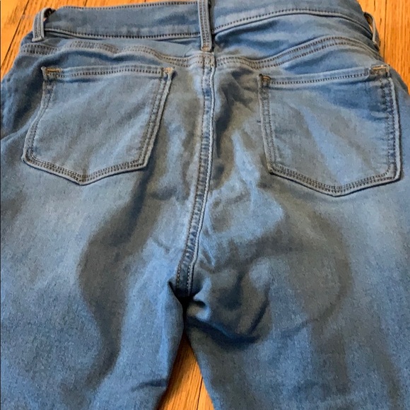 Old Navy light wash jeans - Picture 3 of 3